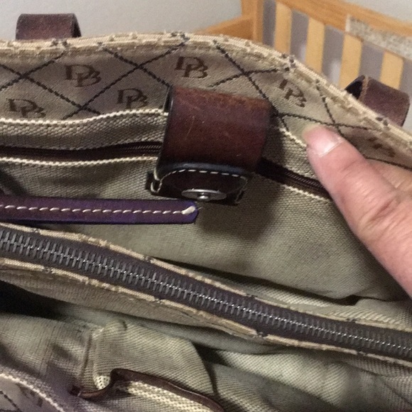 Dooney & Bourke - Picture 4 of 5